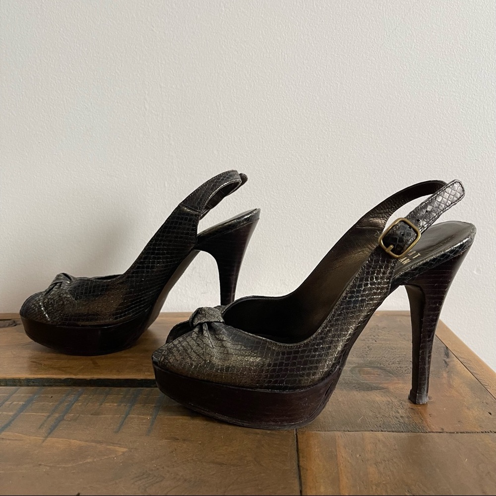 STUART WEITZMAN Metallic Peep Toe Sling Back Heels - Picture 3 of 9